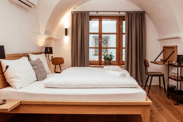 cozy double-5773x3426-600x400